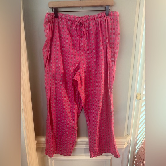 The Cat’s Pajamas Pink Notched Collar Pajama Top and Bottom Set - Picture 2 of 11